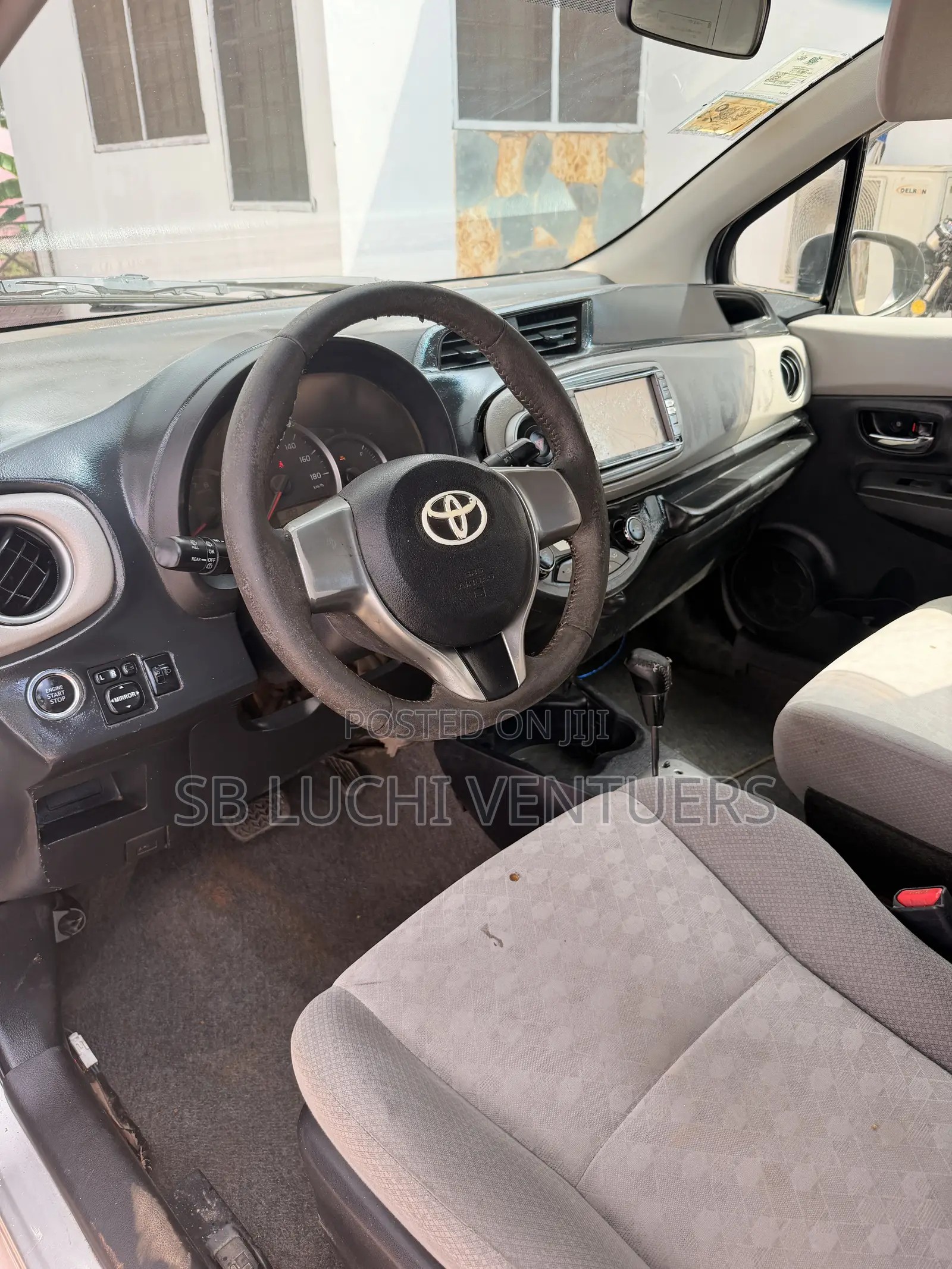 Toyota Vitz 2012 Silver