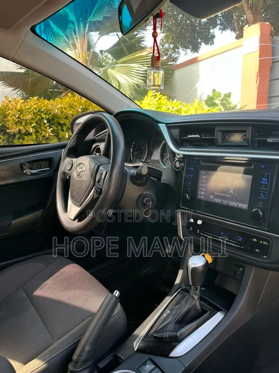 Toyota Corolla LE ECO w/Package 1 4dr Sedan (1.8L 4cyl CVT) 2017 Gray