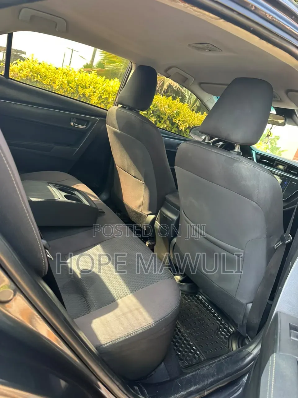Toyota Corolla LE ECO w/Package 1 4dr Sedan (1.8L 4cyl CVT) 2017 Gray