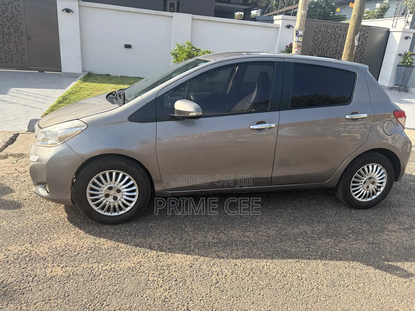 Toyota Vitz 2012 Gray