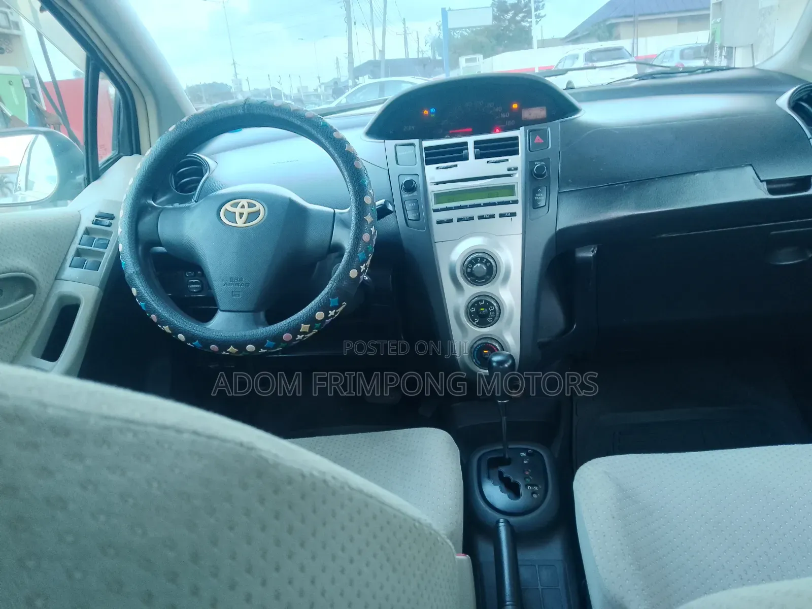 Toyota Vitz 2010 Silver