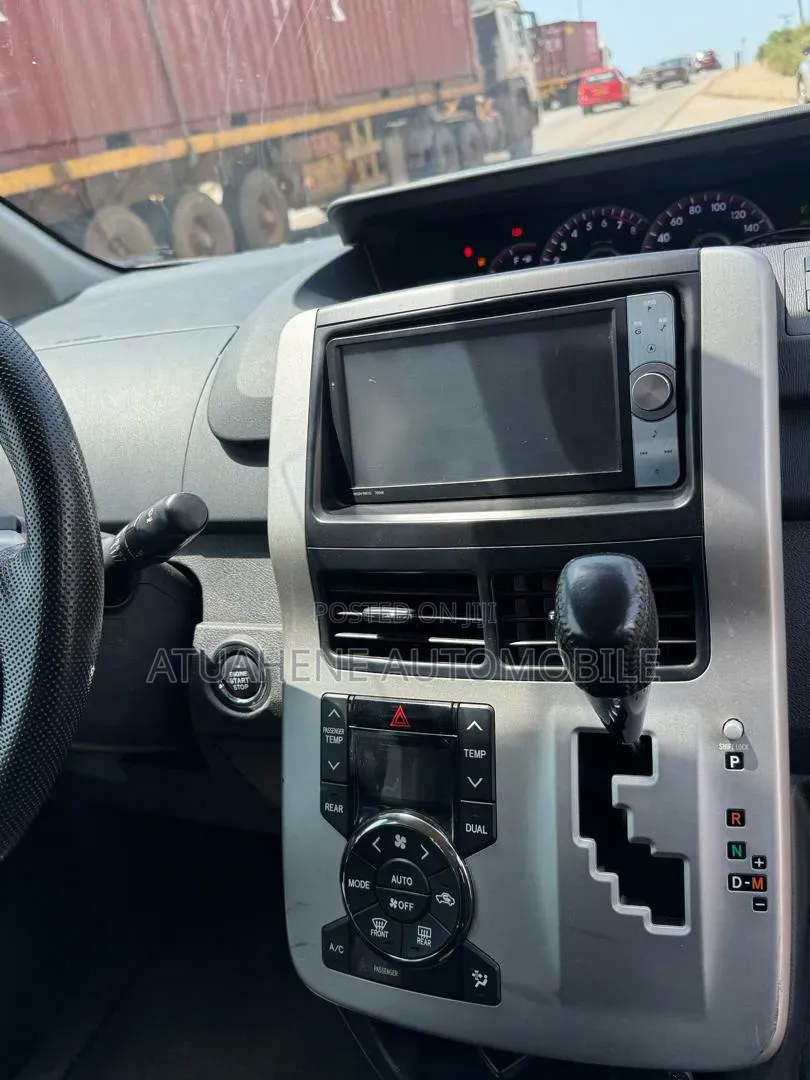 Toyota Voxy X 2WD 8-Seater 2013 Black