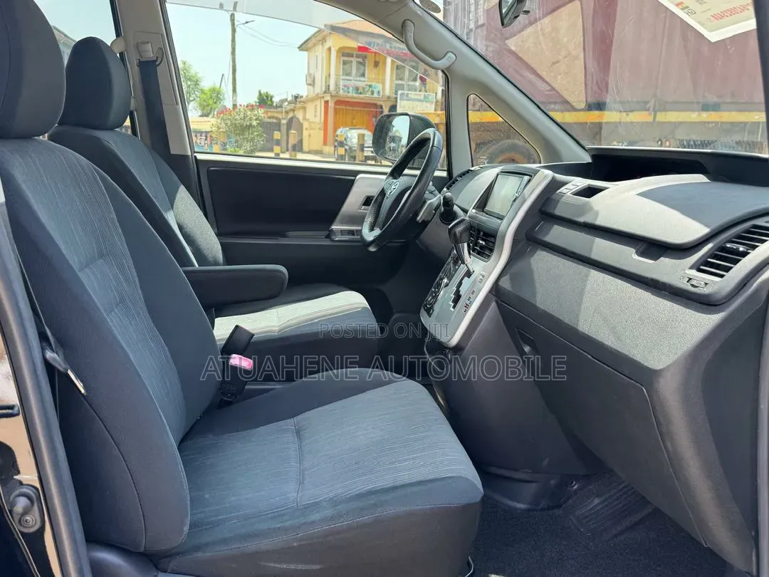 Toyota Voxy X 2WD 8-Seater 2013 Black