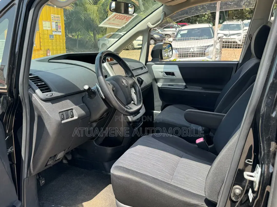 Toyota Voxy X 2WD 8-Seater 2013 Black