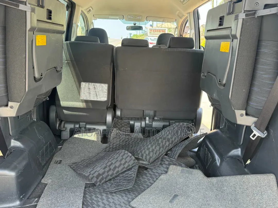 Toyota Voxy X 2WD 8-Seater 2013 Black
