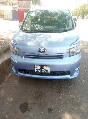 Toyota Voxy V 2WD 8-Seater 2012 Blue