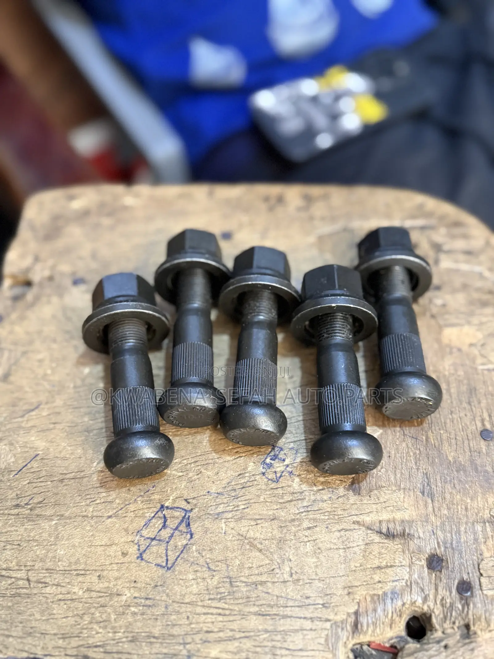 Original Car Wheel Stod and Nuts Available for All Cars