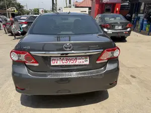 Toyota Corolla LE 4dr Sedan (1.8L 4cyl 4A) 2013 Gray