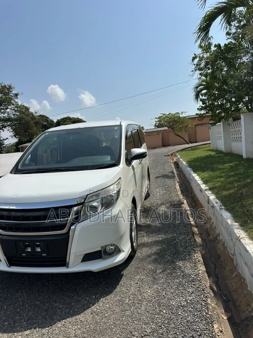 Toyota Noah 2015 White