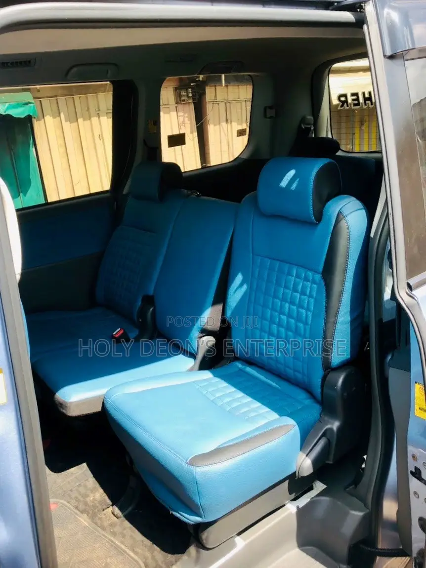Toyota Voxy V 2WD 8-Seater 2012 Blue