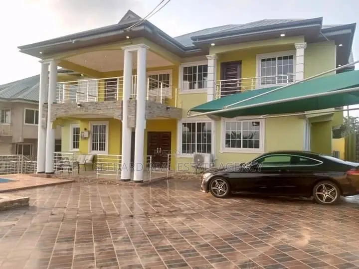 5bdrm House in Nsawam Adoagyiri Municipal for sale