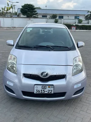 Toyota Vitz 2010 Silver