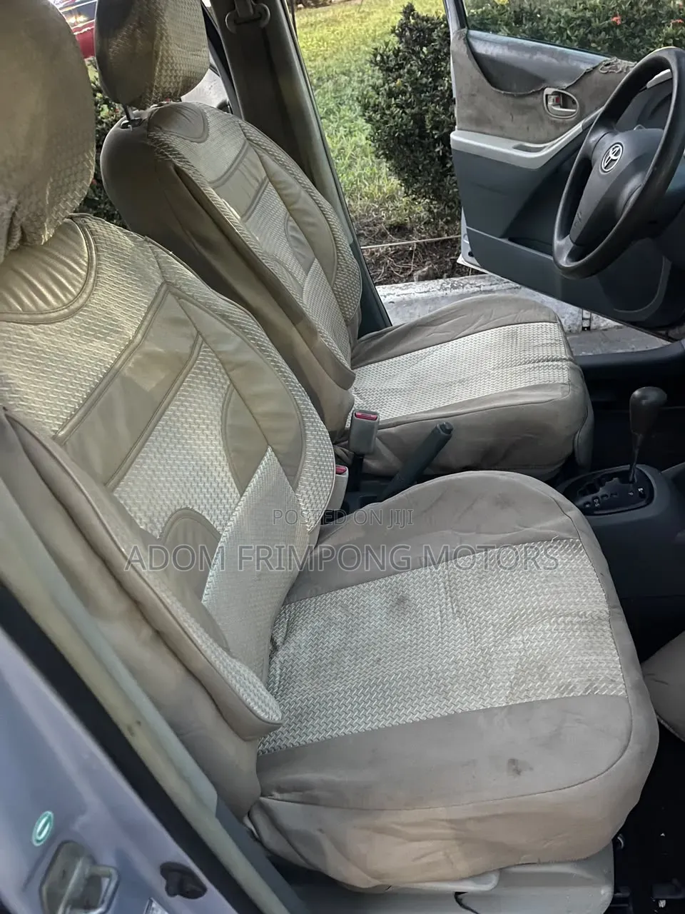 Toyota Vitz 2010 Silver