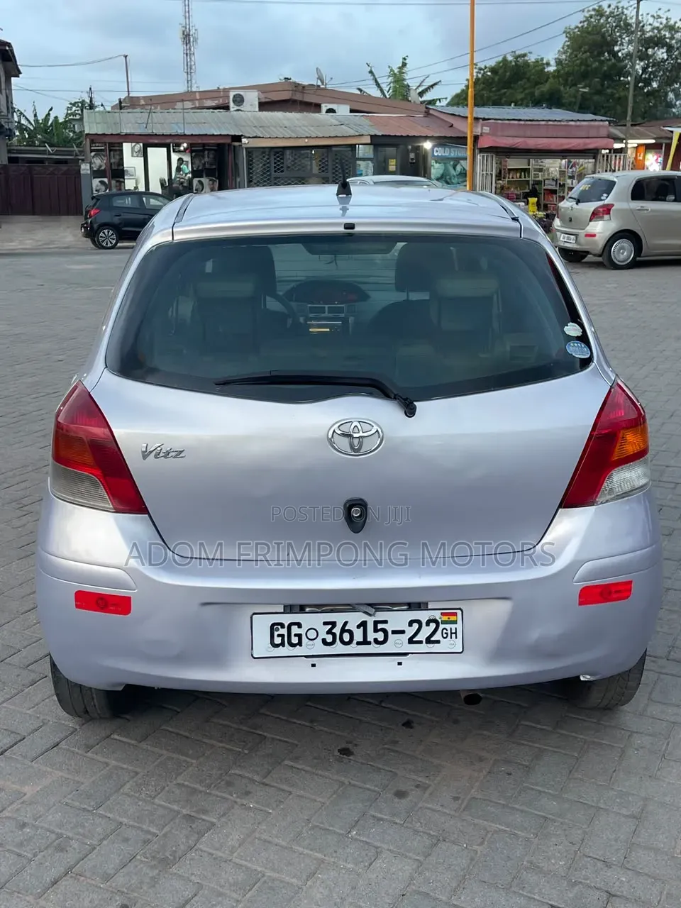 Toyota Vitz 2010 Silver