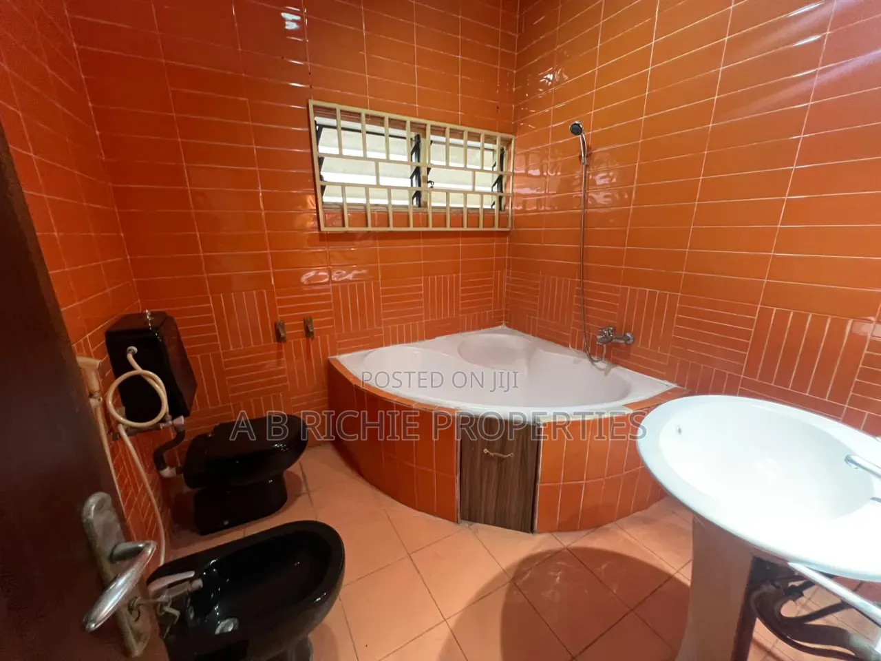 3bdrm Bungalow in Ab Richie Properties, Dzorwulu for rent