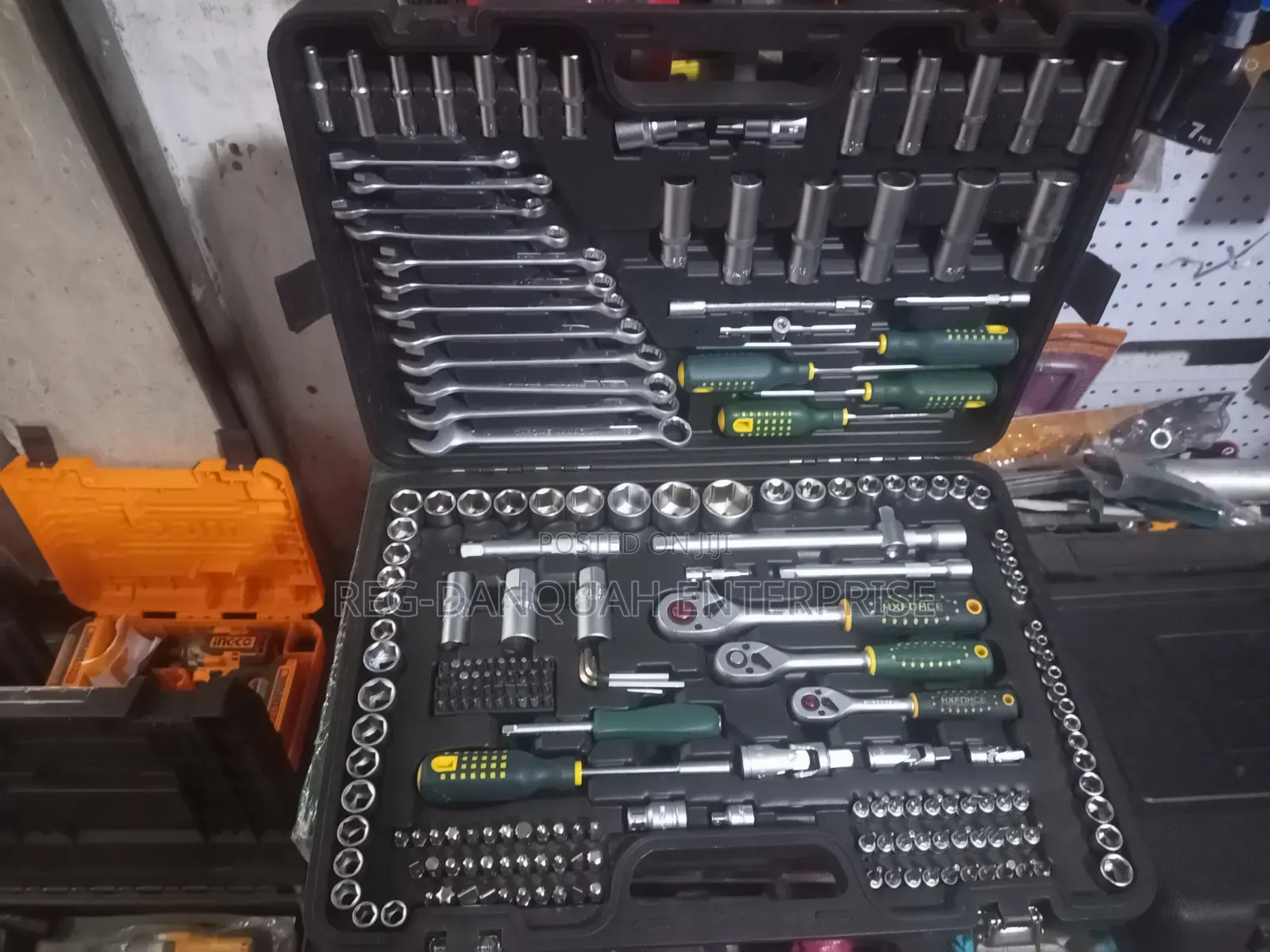 220pcs 1/4,3/8&1/2 Drive Socket Set