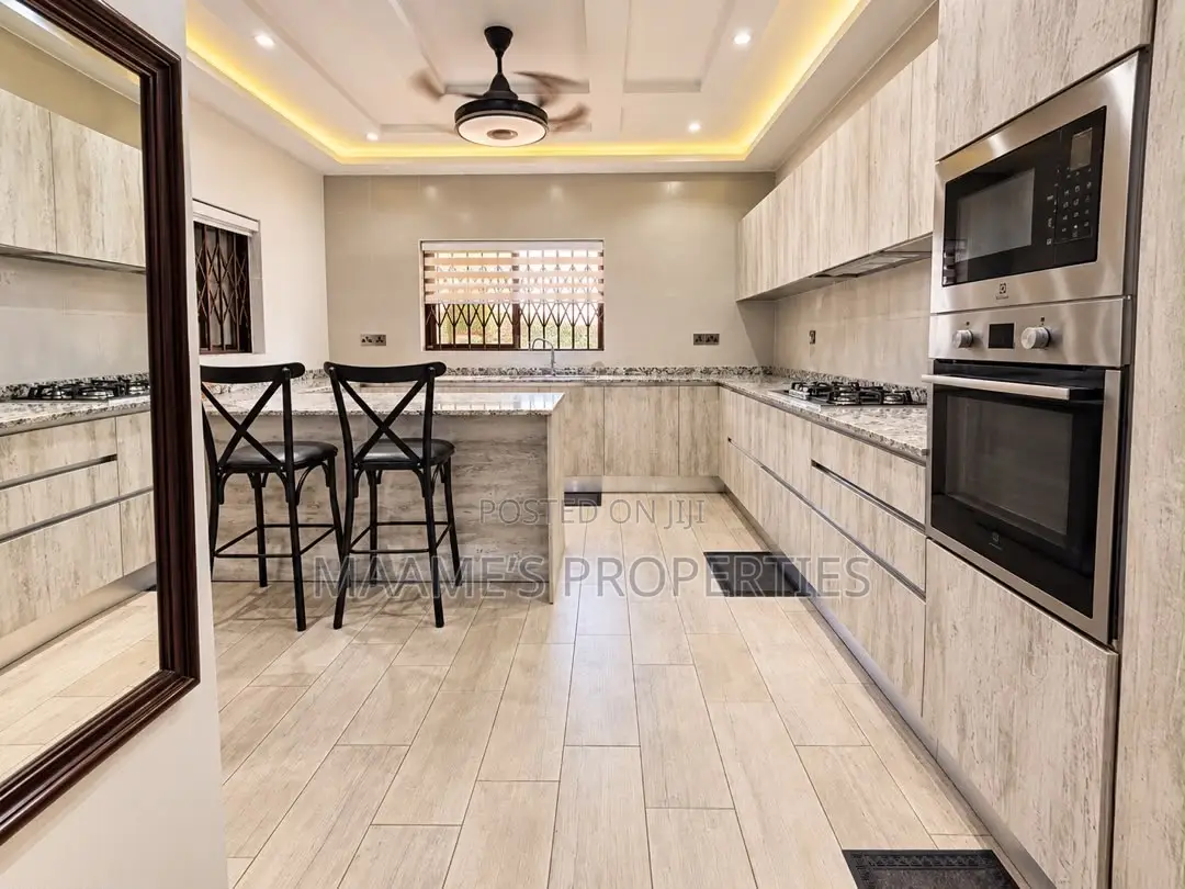 5bdrm House in Regimanuel Gray Estates for sale