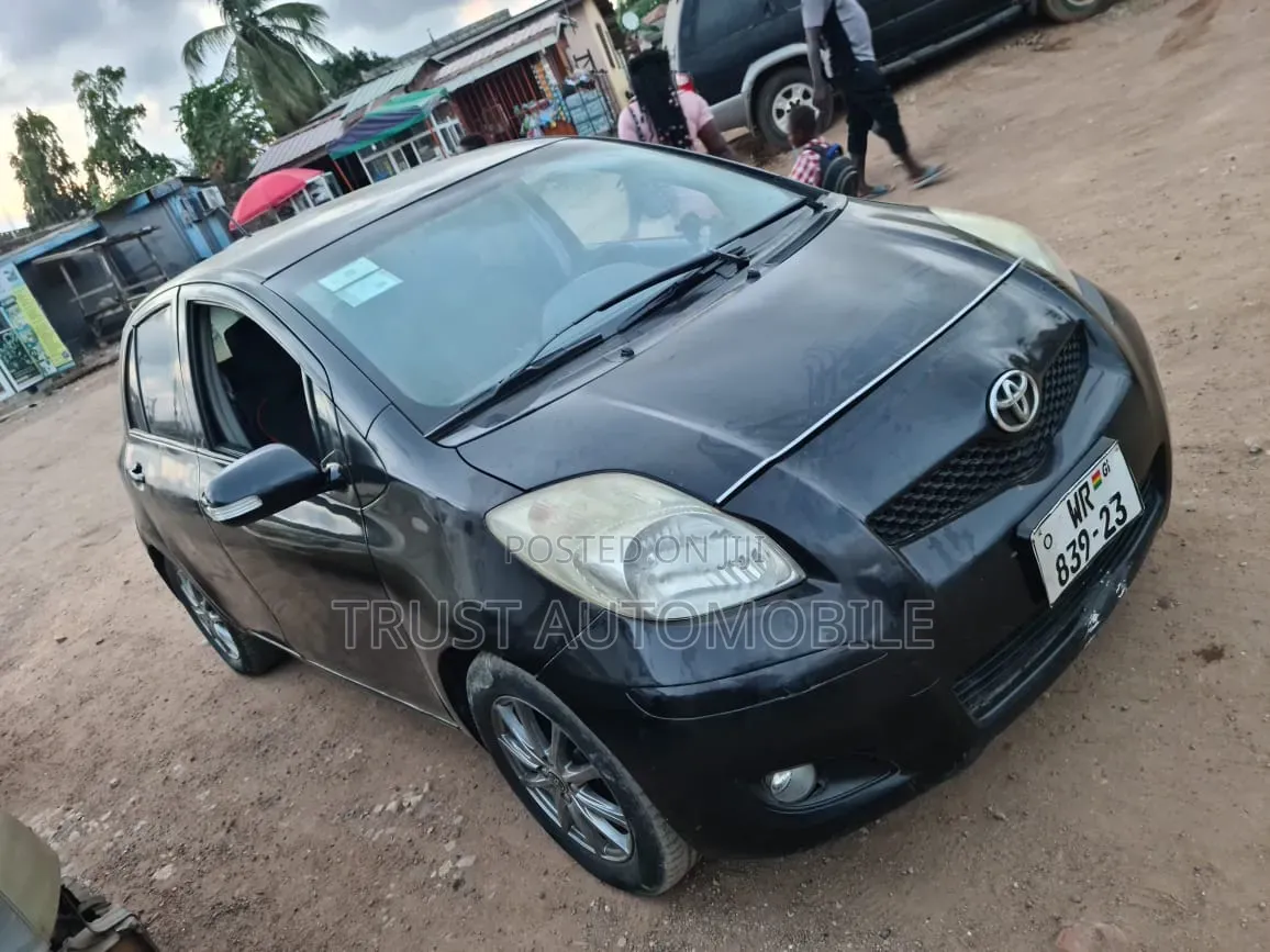 Toyota Vitz 2010 Black