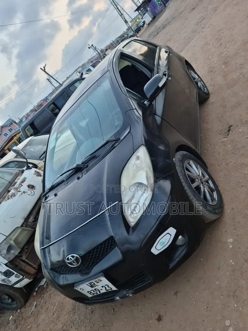 Toyota Vitz 2010 Black