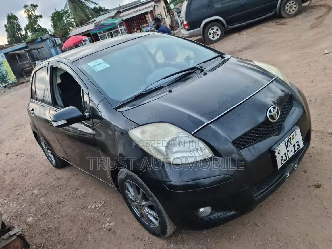 Toyota Vitz 2010 Black