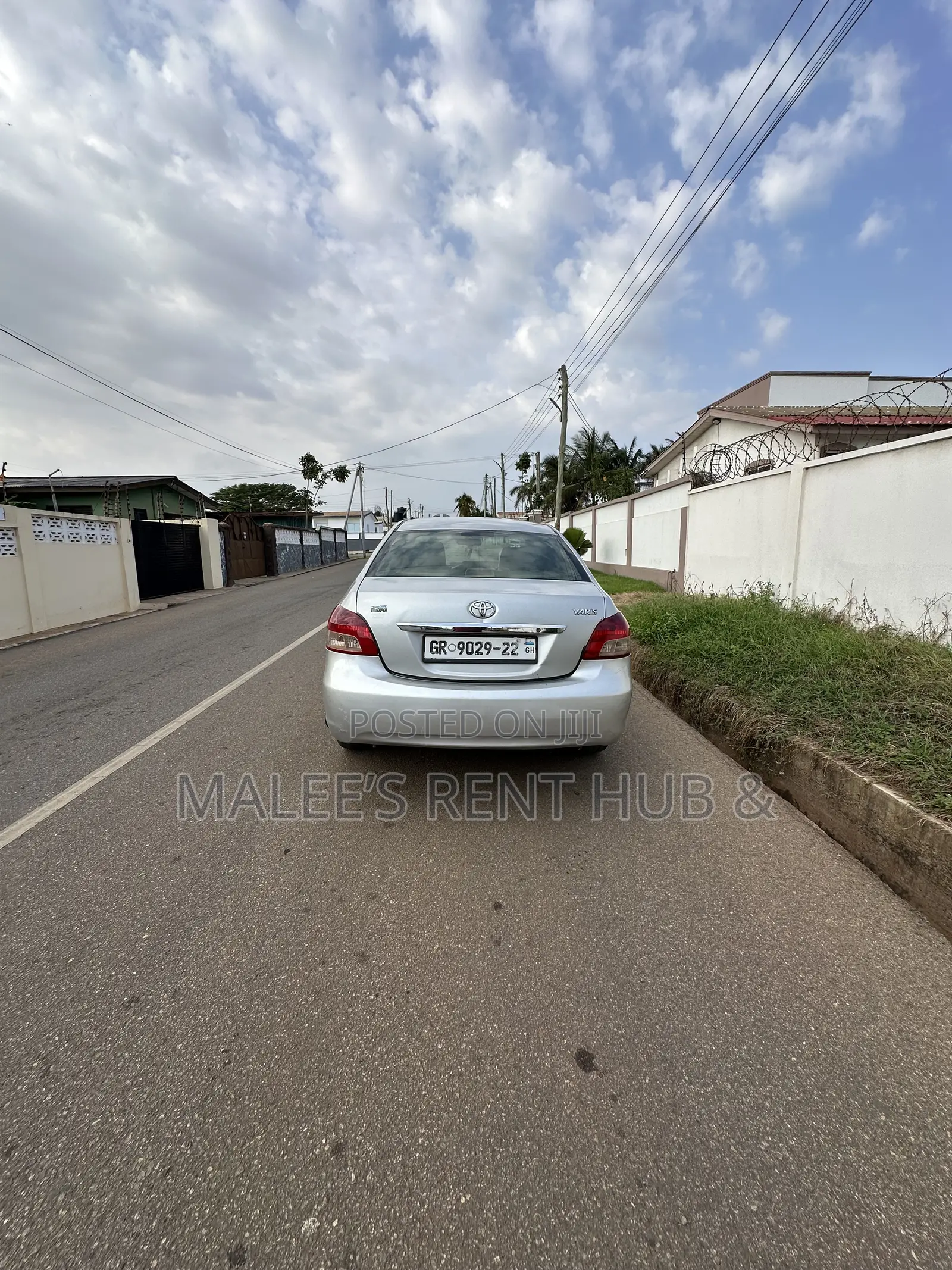 Toyota Yaris Base Sedan 4dr 2011 Gray