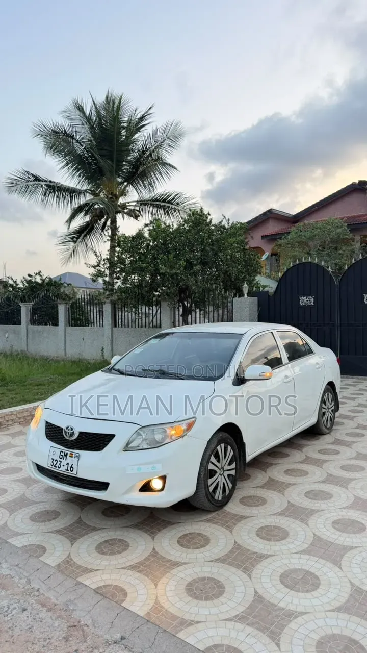 Toyota Corolla LE 4dr Sedan (1.8L 4cyl 4A) 2010 White