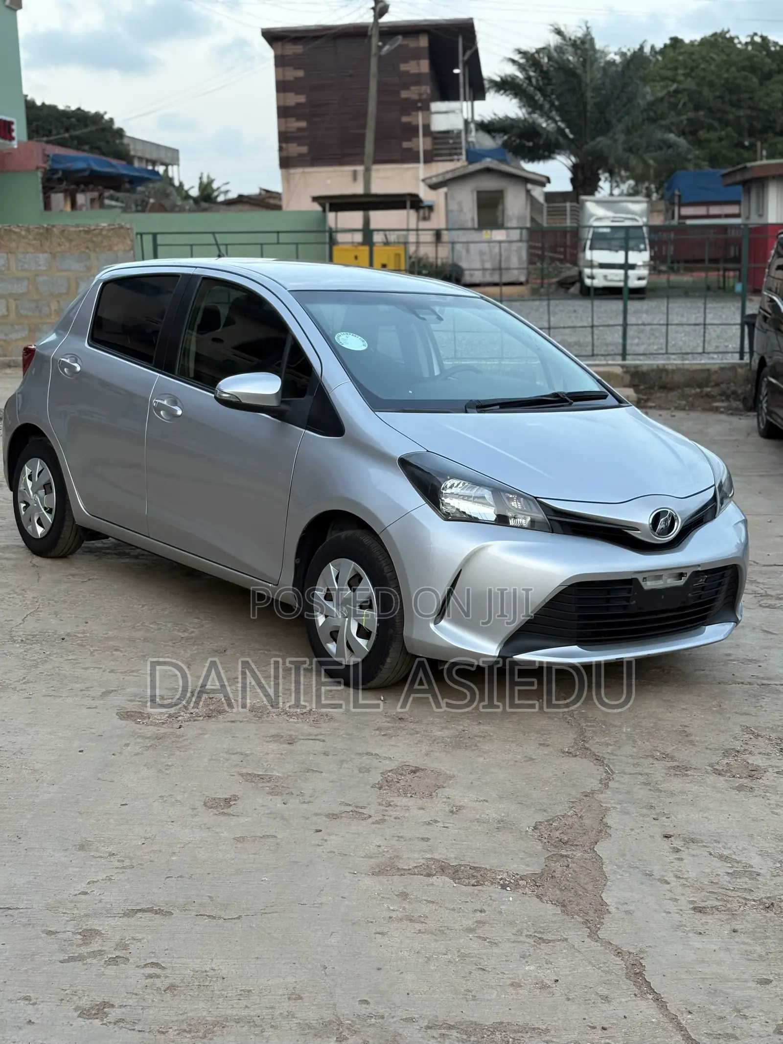Toyota Vitz 1.0 FWD 3dr 2015 Silver