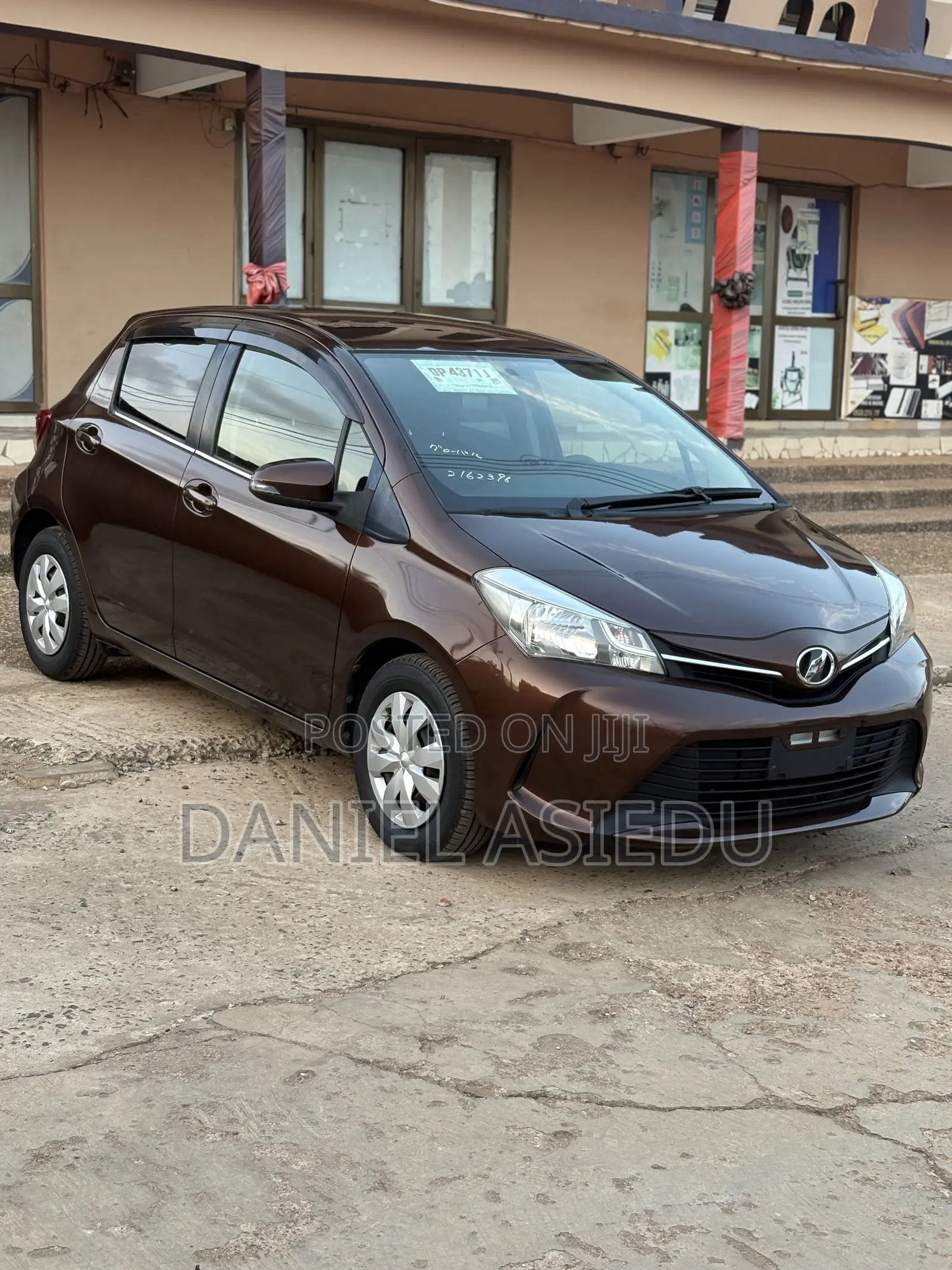 Toyota Vitz 1.3 AWD 3dr 2015 Brown