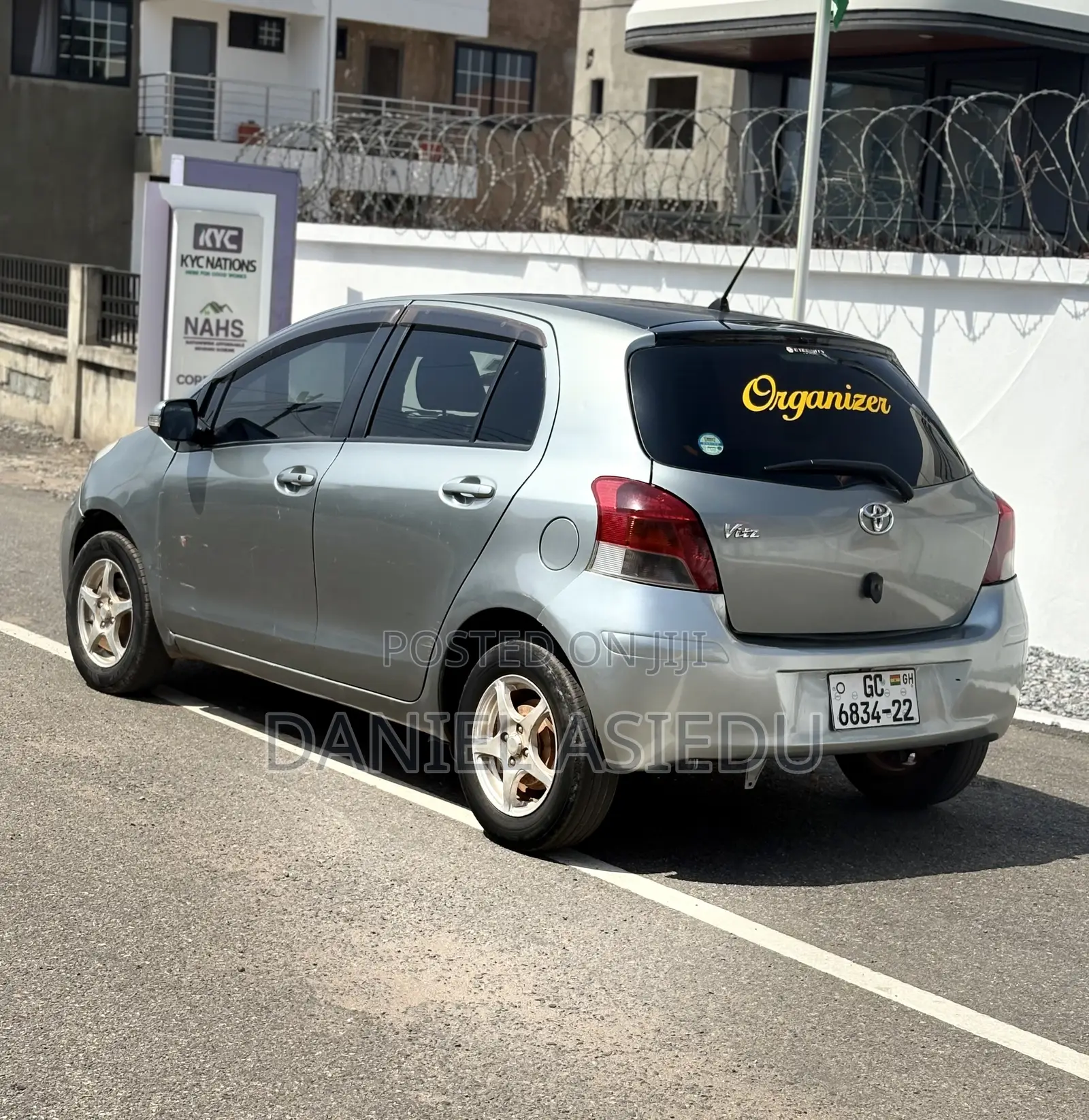 Toyota Vitz 1.3 AWD 3dr 2010 Gray