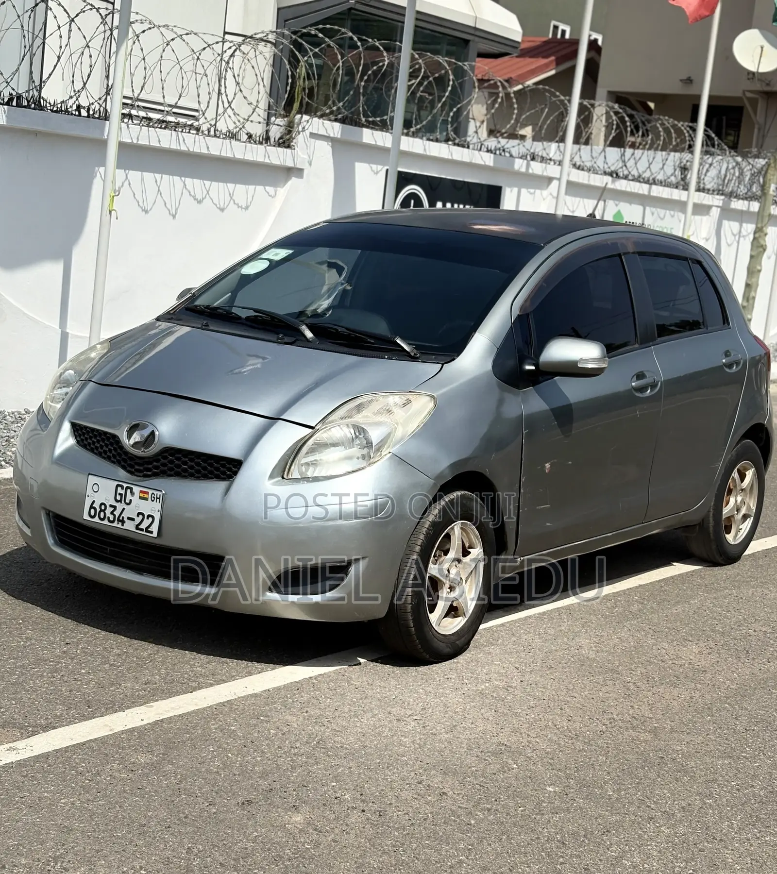 Toyota Vitz 1.3 AWD 3dr 2010 Gray