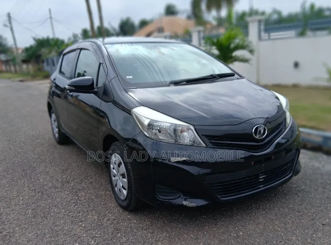 Toyota Vitz 1.3 FWD 5dr 2014 Black