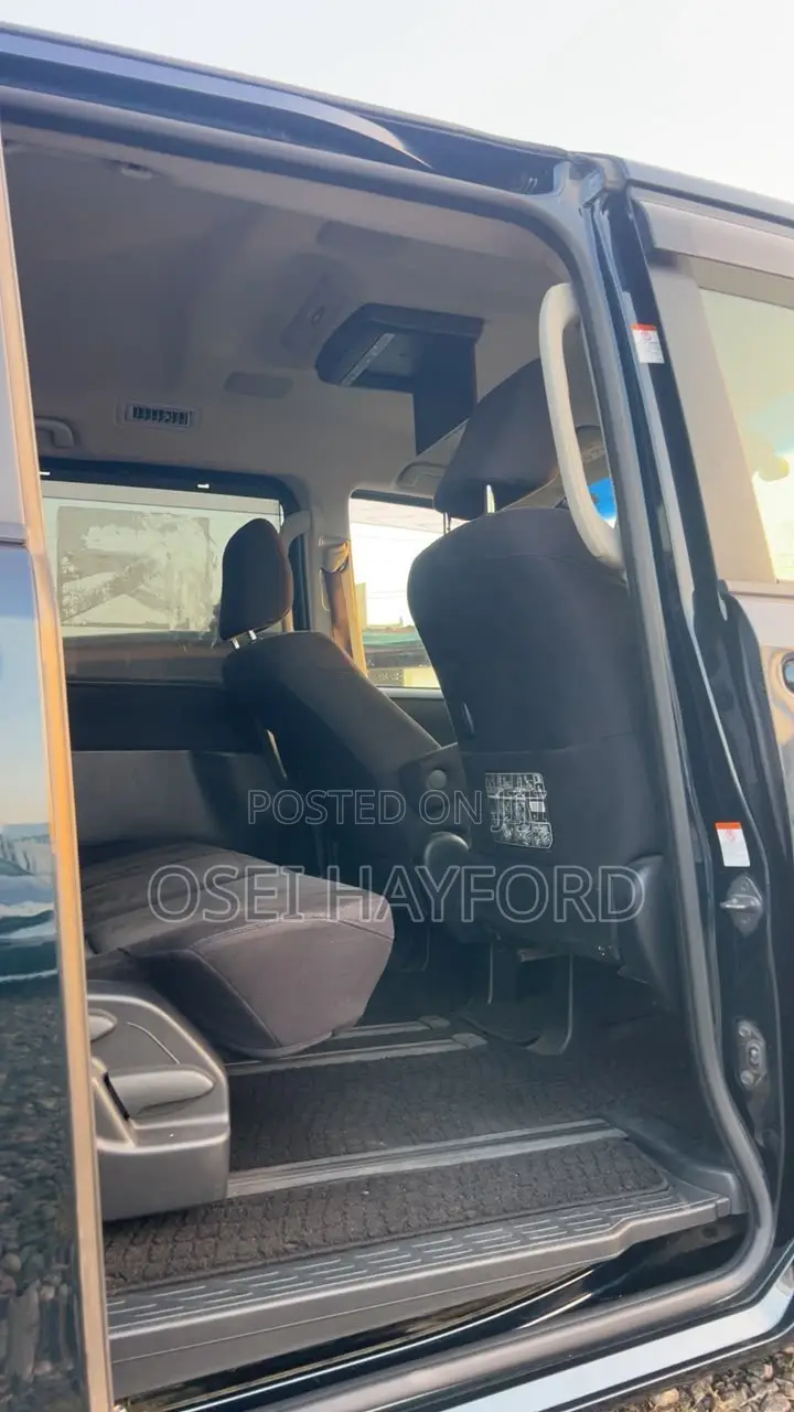 Toyota Voxy 2015 Black