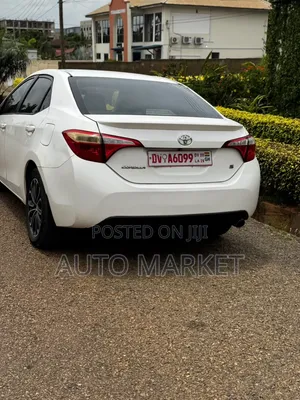 Toyota Corolla SE 4dr Sedan (1.8L 4cyl CVT) 2017 White