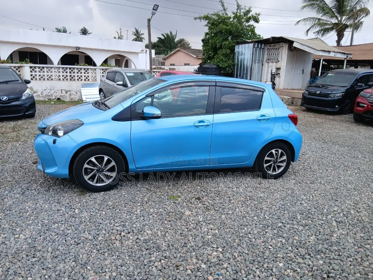 Toyota Vitz 1.3 FWD 5dr 2015 Blue