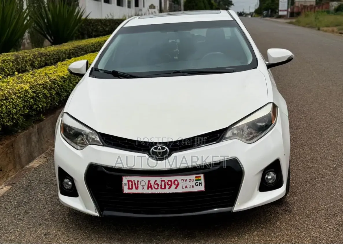 Toyota Corolla SE 4dr Sedan (1.8L 4cyl CVT) 2017 White