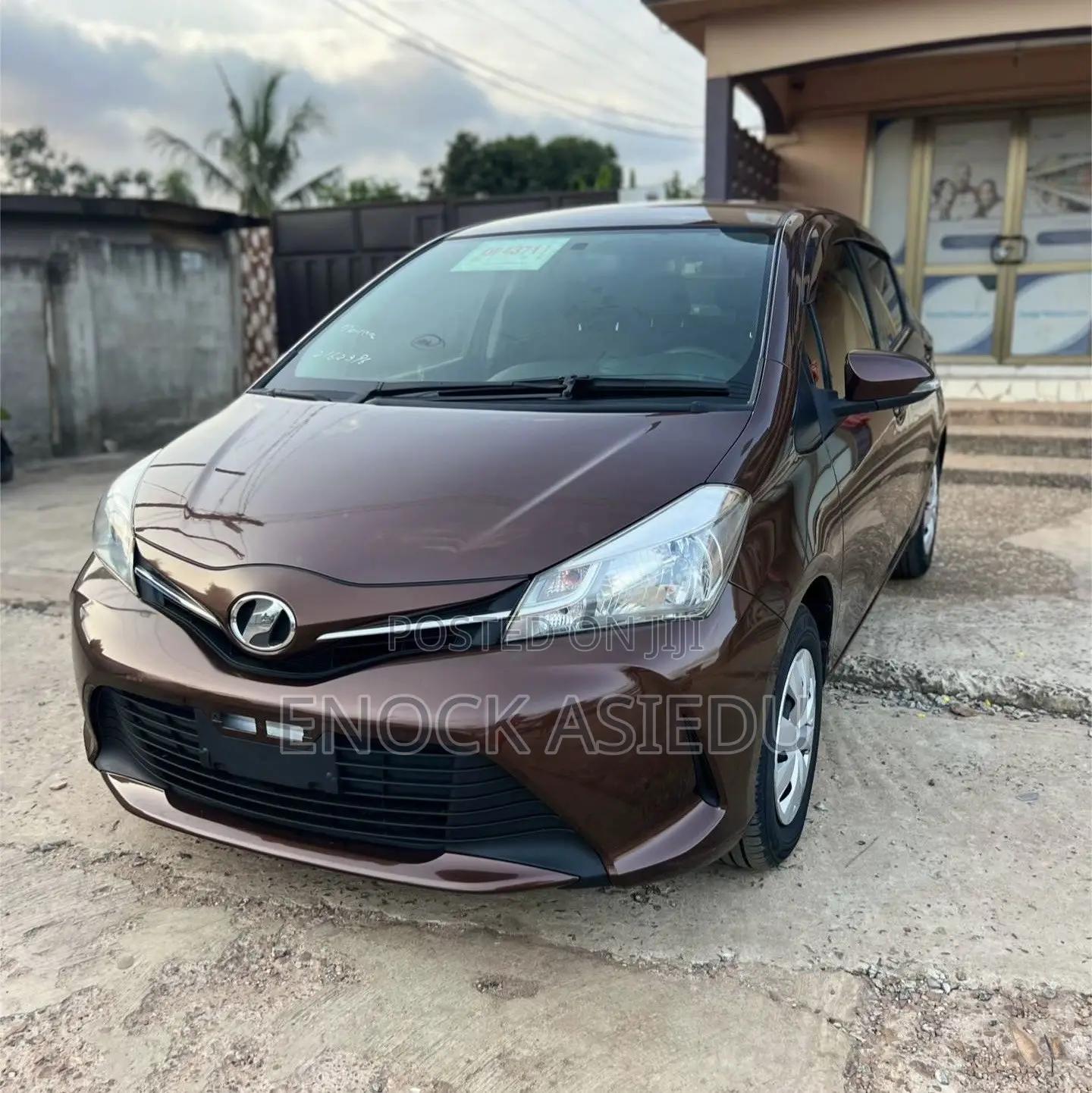Toyota Vitz 1.3 AWD 3dr 2015 Brown