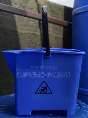 14L Plastic Mop Bucket With Wringer, Handle & Wet Floor Warning