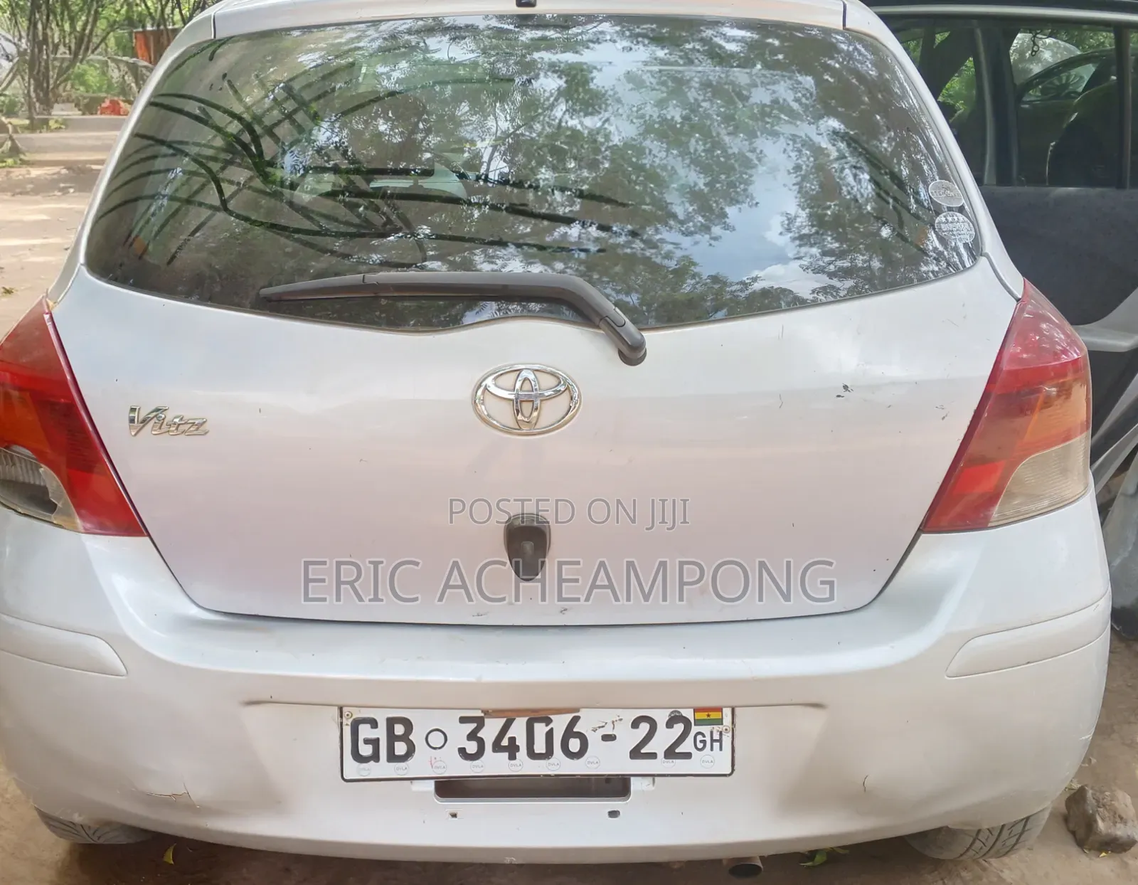 Toyota Vitz 2010 Silver