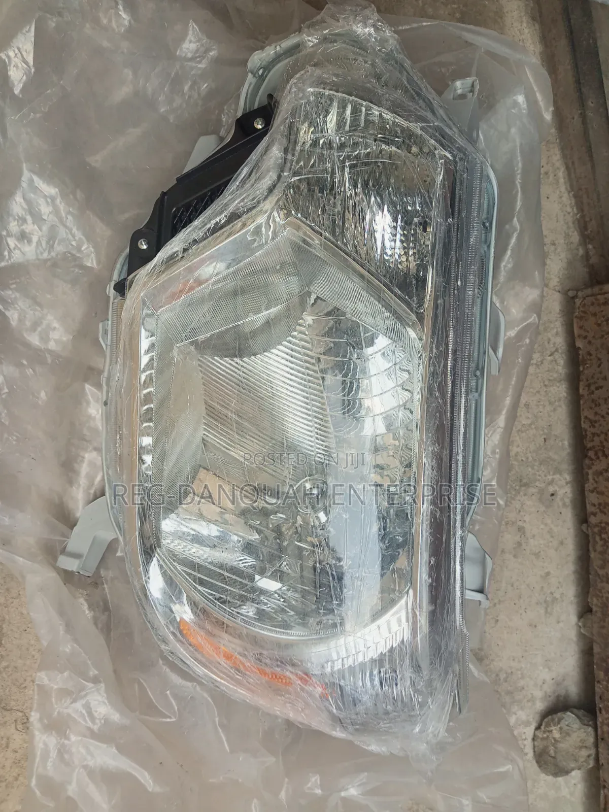 Toyota Tacoma 2010-2013 Headlight Pair