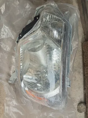 Toyota Tacoma 2010-2013 Headlight Pair