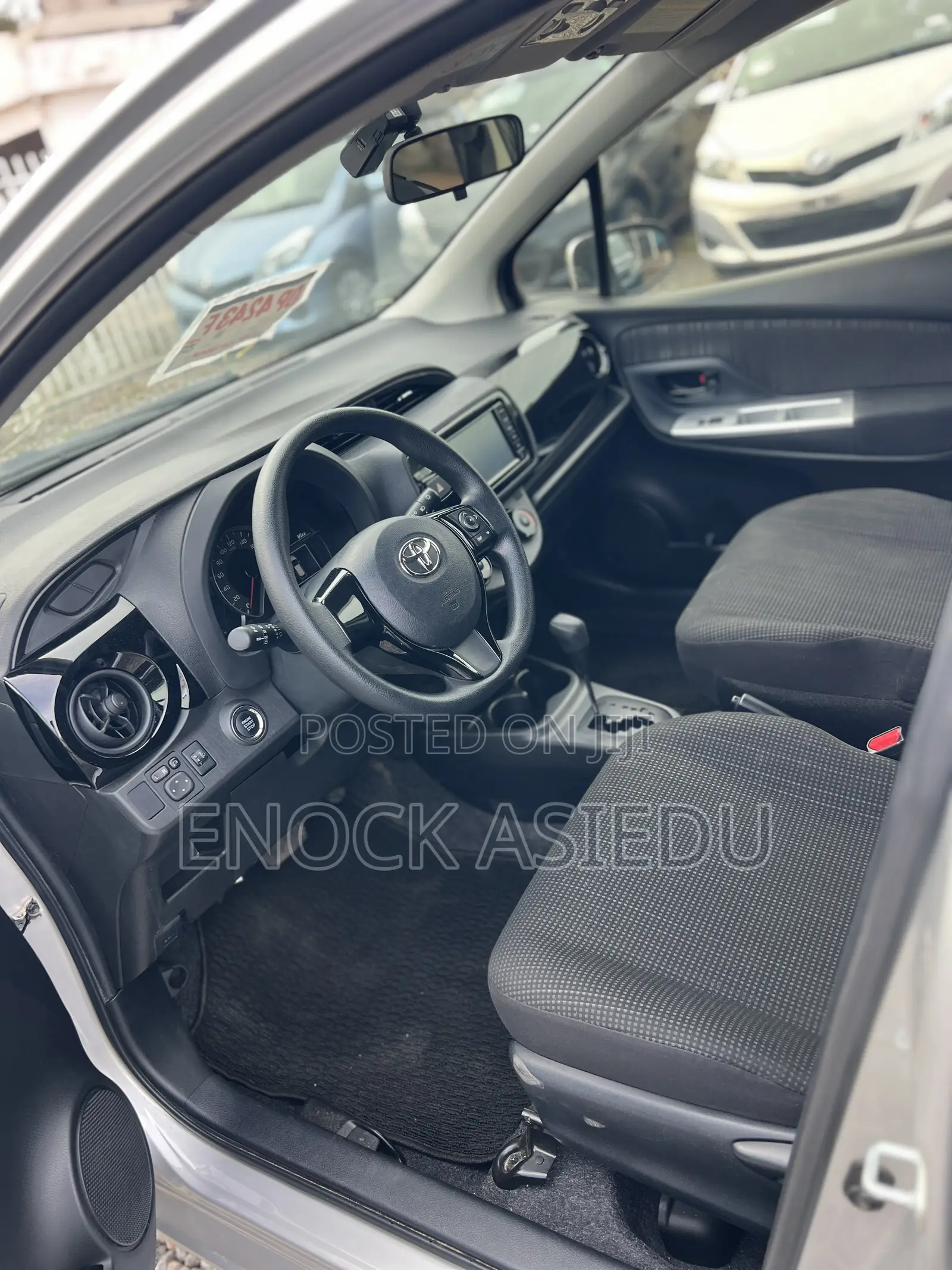 Toyota Vitz 1.3 AWD 5dr 2018 Silver