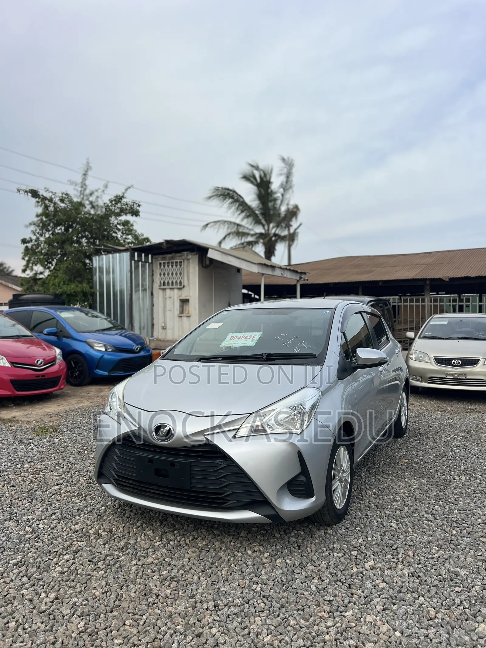 Toyota Vitz 1.3 AWD 5dr 2018 Silver
