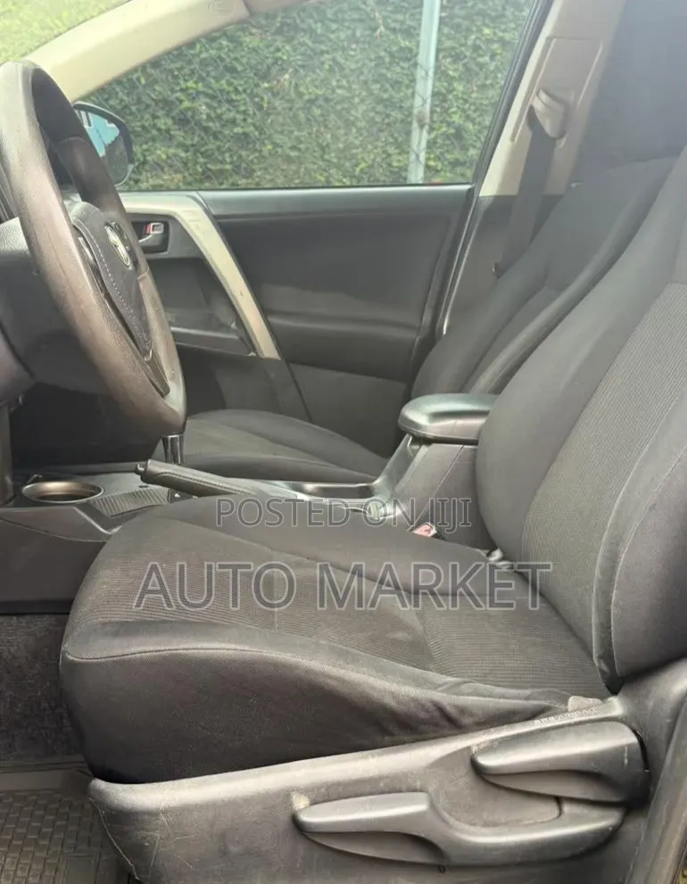 Toyota RAV4 LE 4dr SUV (2.5L 4cyl 6A) 2015 Black
