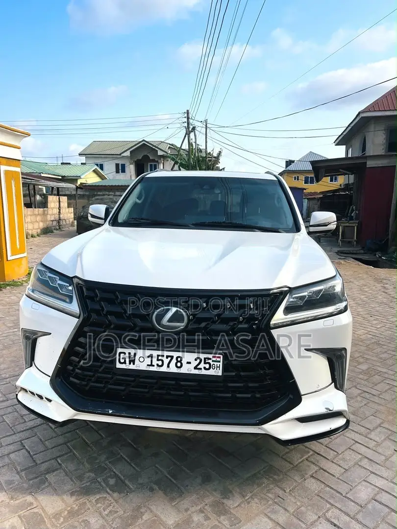 Lexus LX 570 AWD 2017 White