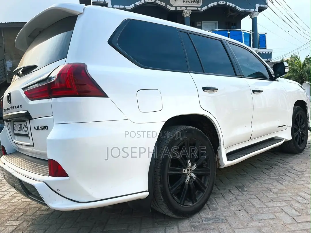 Lexus LX 570 AWD 2017 White