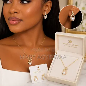 Gold-Tone Pearl Necklace & Matching Earrings – Elegant Jewelry Set