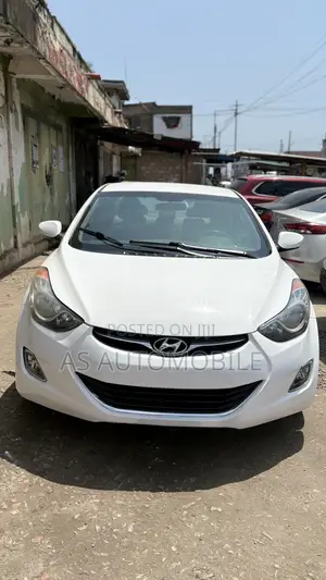 Hyundai Elantra Limited Sedan FWD (1.8L 4cyl 6A) 2013 White