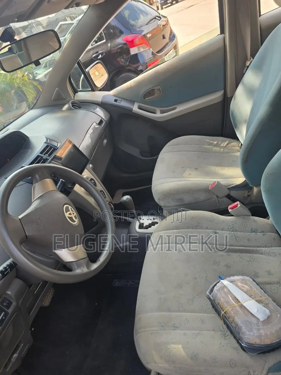 Toyota Vitz 2010 Silver