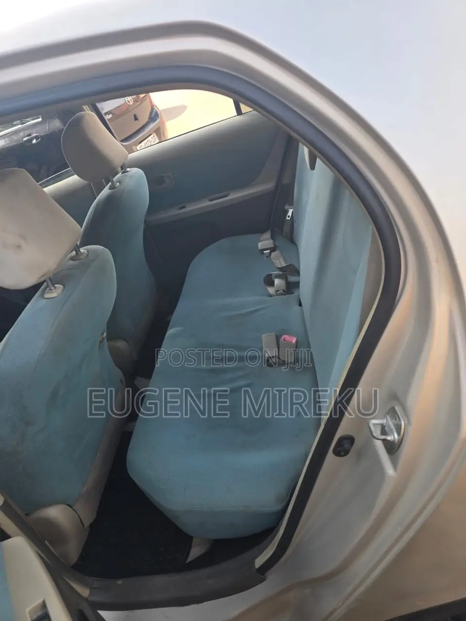 Toyota Vitz 2010 Silver