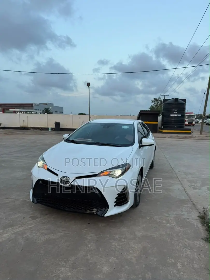 Toyota Corolla LE 4dr Sedan (1.8L 4cyl CVT) 2016 White